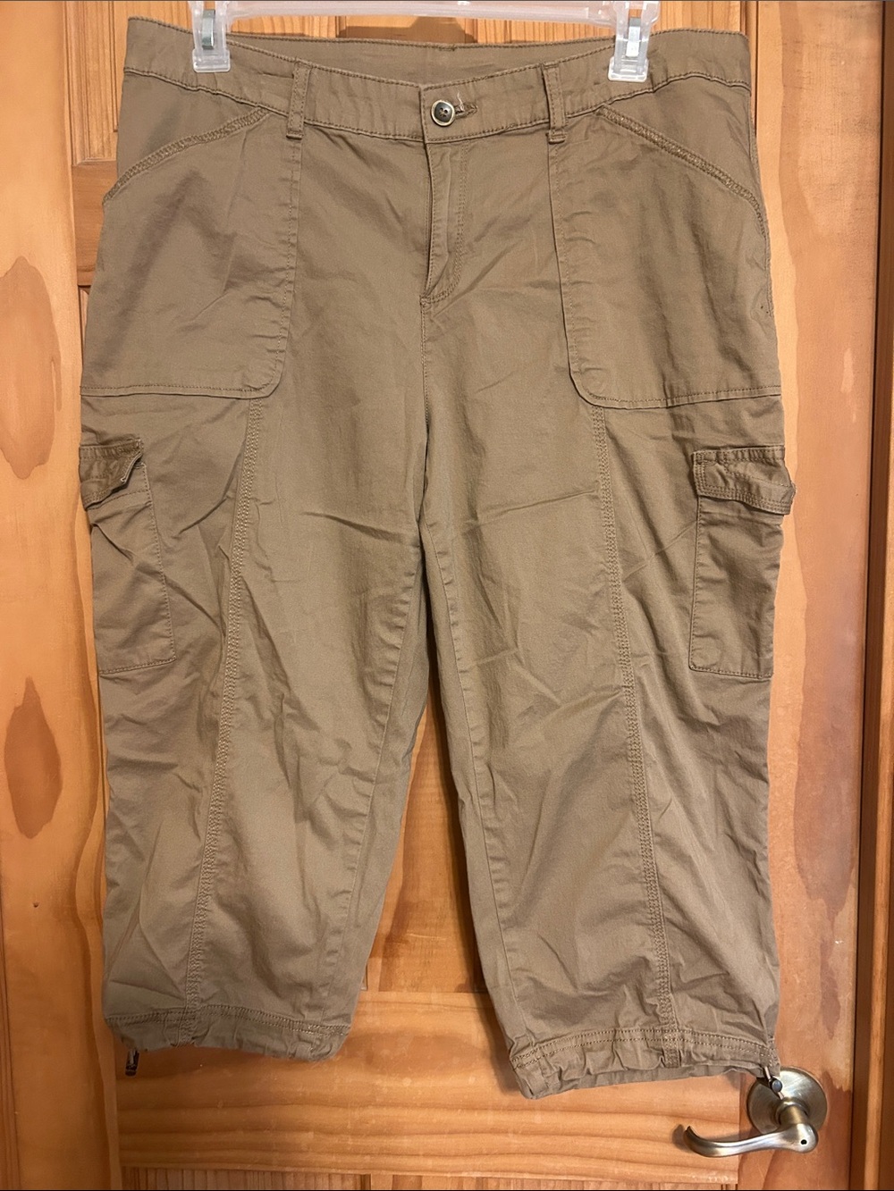 Women’s Time and Tru Cargo Capris Cotton/Spandex Light Brown Size 18 Like New